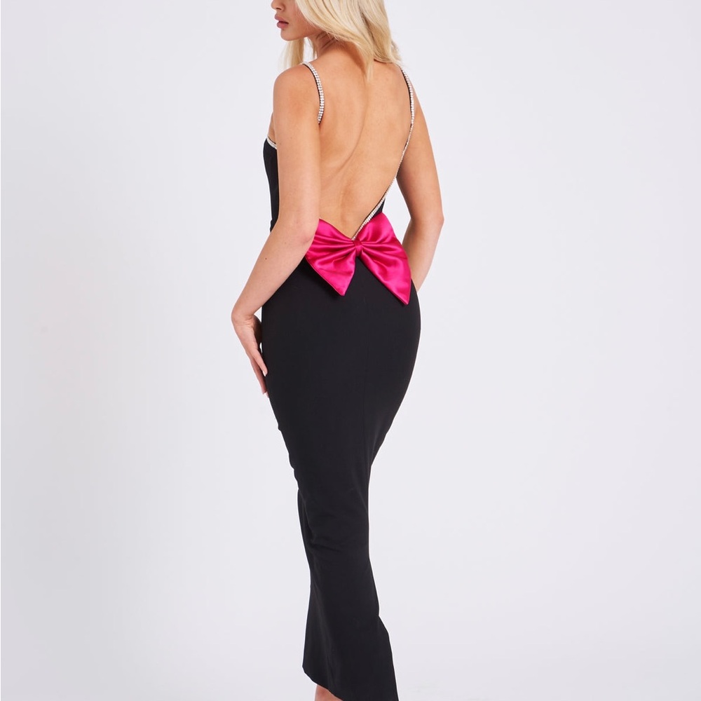 Elegant Black Dress with Pink Bow